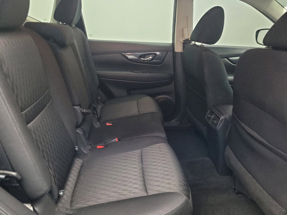 Used 2018 Nissan Rogue SV image 19