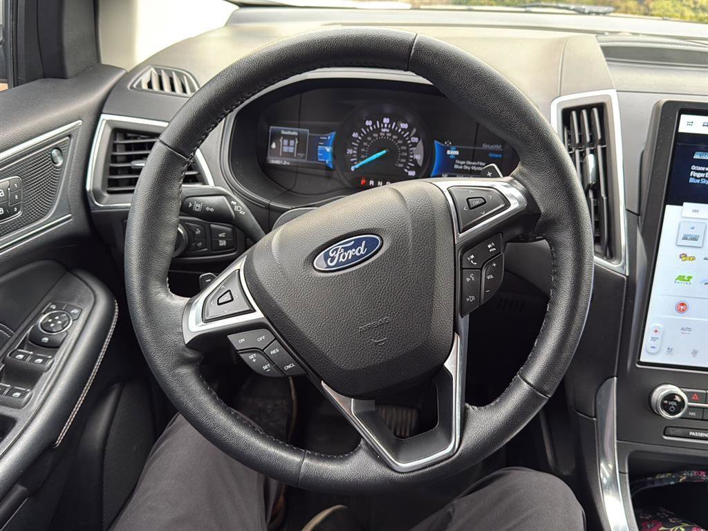 Used 2022 Ford Edge Titanium w/ Class II Trailer Tow Package image 8