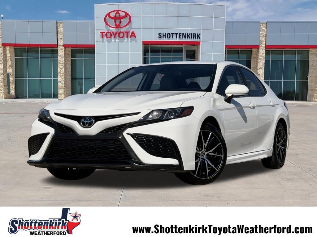 Used 2024 Toyota Camry SE FWD image 1