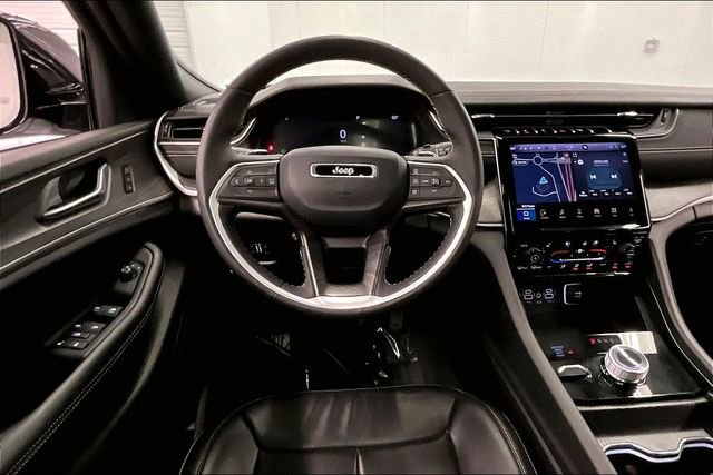 Used 2024 Jeep Grand Cherokee Limited w/ Luxury Tech Group II image 6
