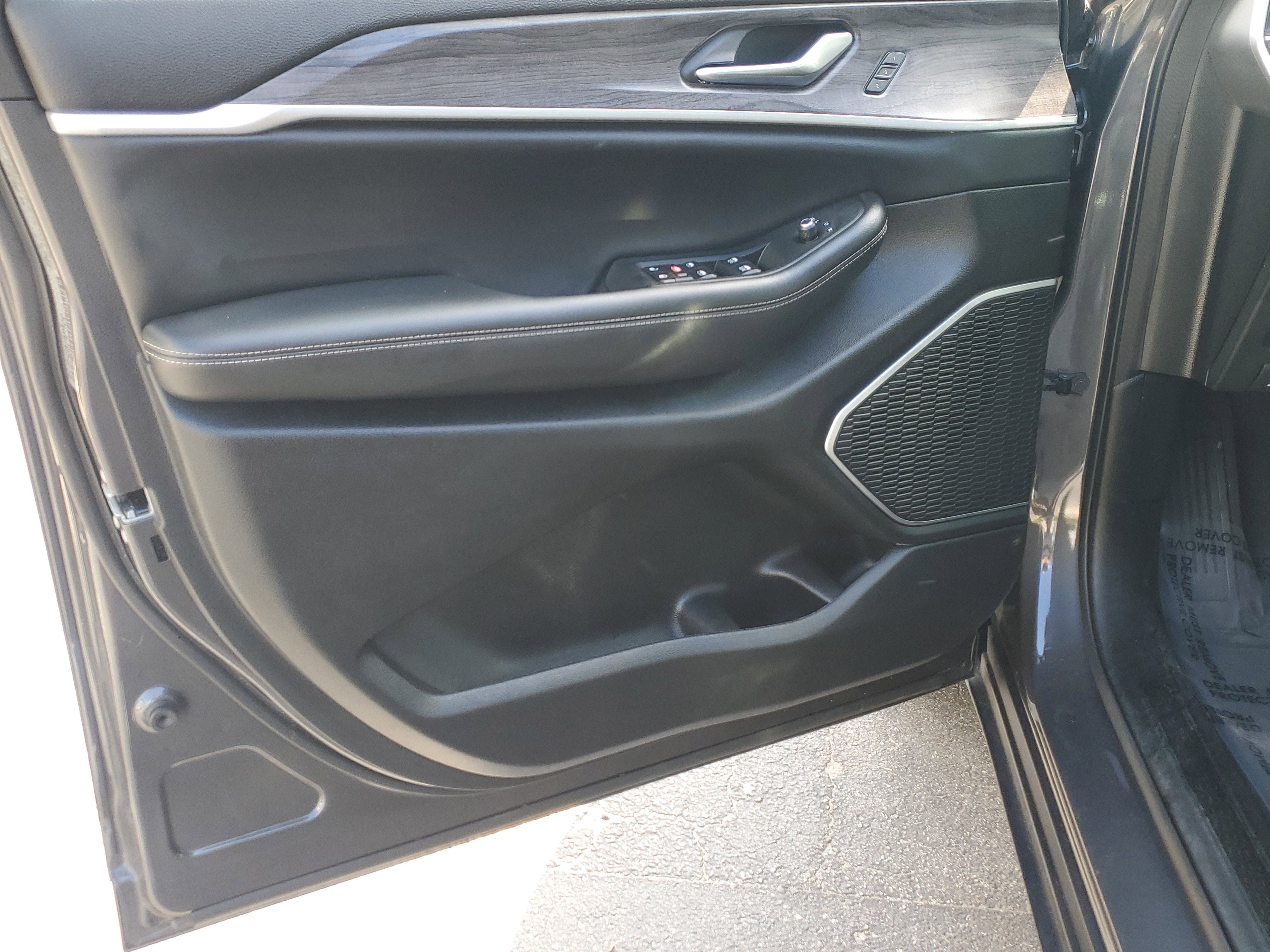 Used 2022 Jeep Grand Cherokee L Limited w/ Luxury Tech Group II image 18