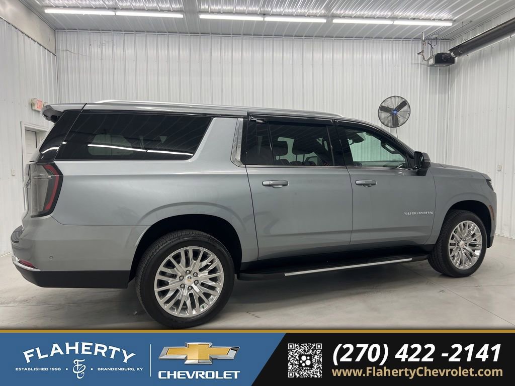 Used 2025 Chevrolet Suburban LT w/ Comfort Package AWD/4WD image 2