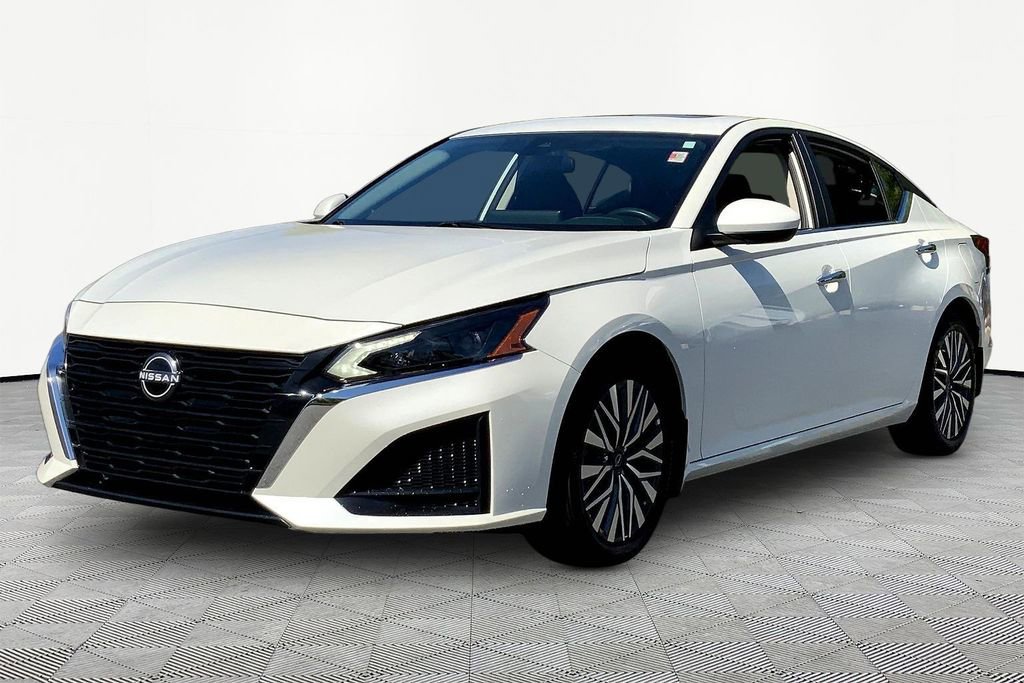Used 2024 Nissan Altima 2.5 SV w/ SV Premium Package image 3