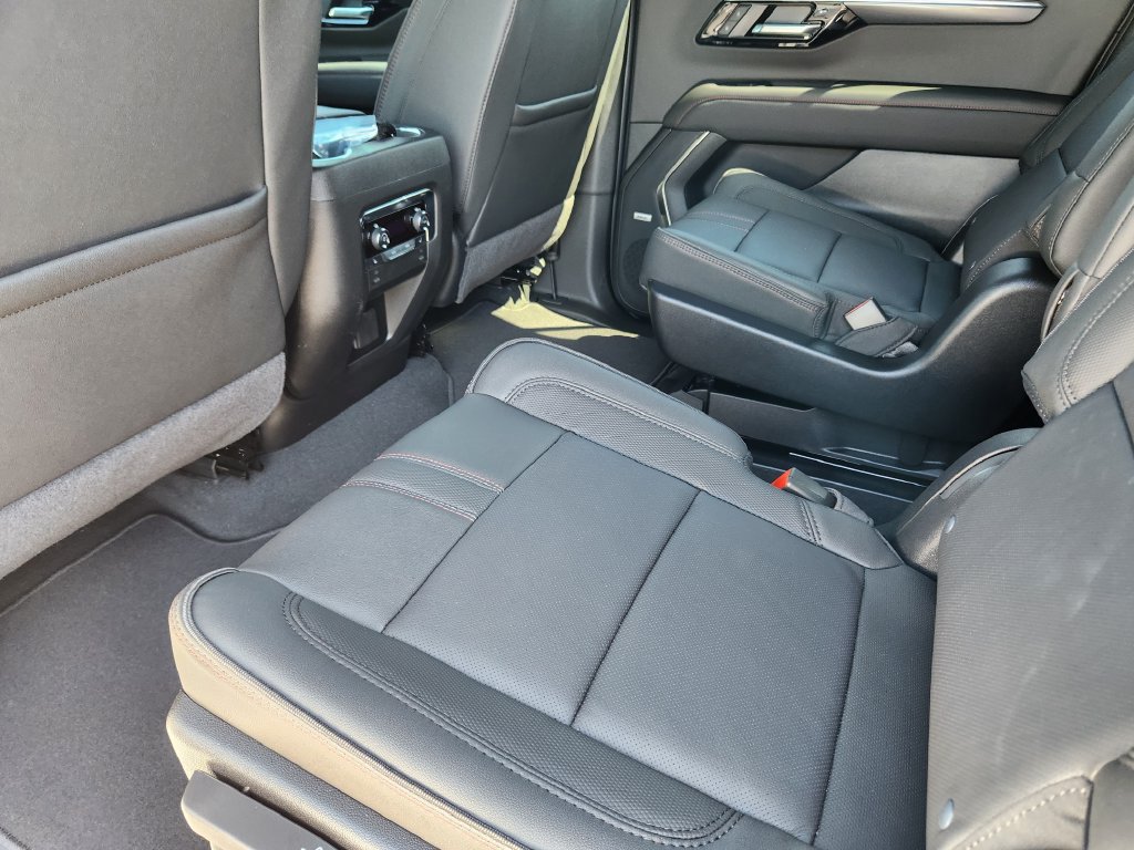 New 2026 Chevrolet Suburban RST w/ RST Capability Package AWD/4WD image 10