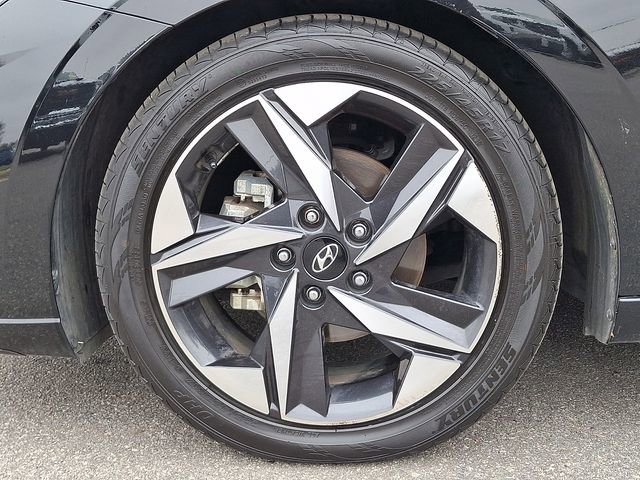 Used 2023 Hyundai Elantra Limited image 8