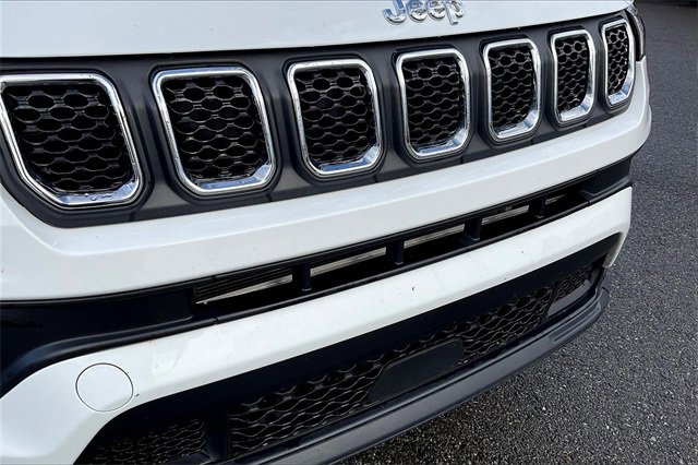 Used 2024 Jeep Compass Latitude image 31