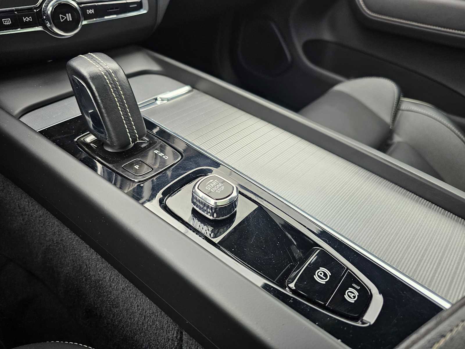 Used 2022 Volvo XC60 T8 R-Design w/ Advanced Package AWD/4WD image 35