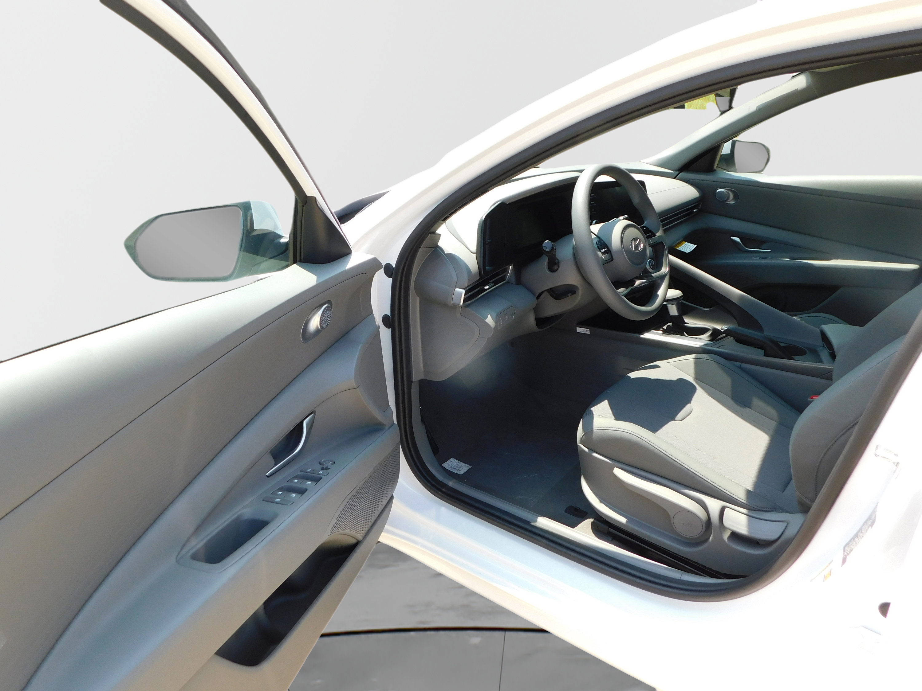 Certified 2025 Hyundai Elantra SE FWD image 9