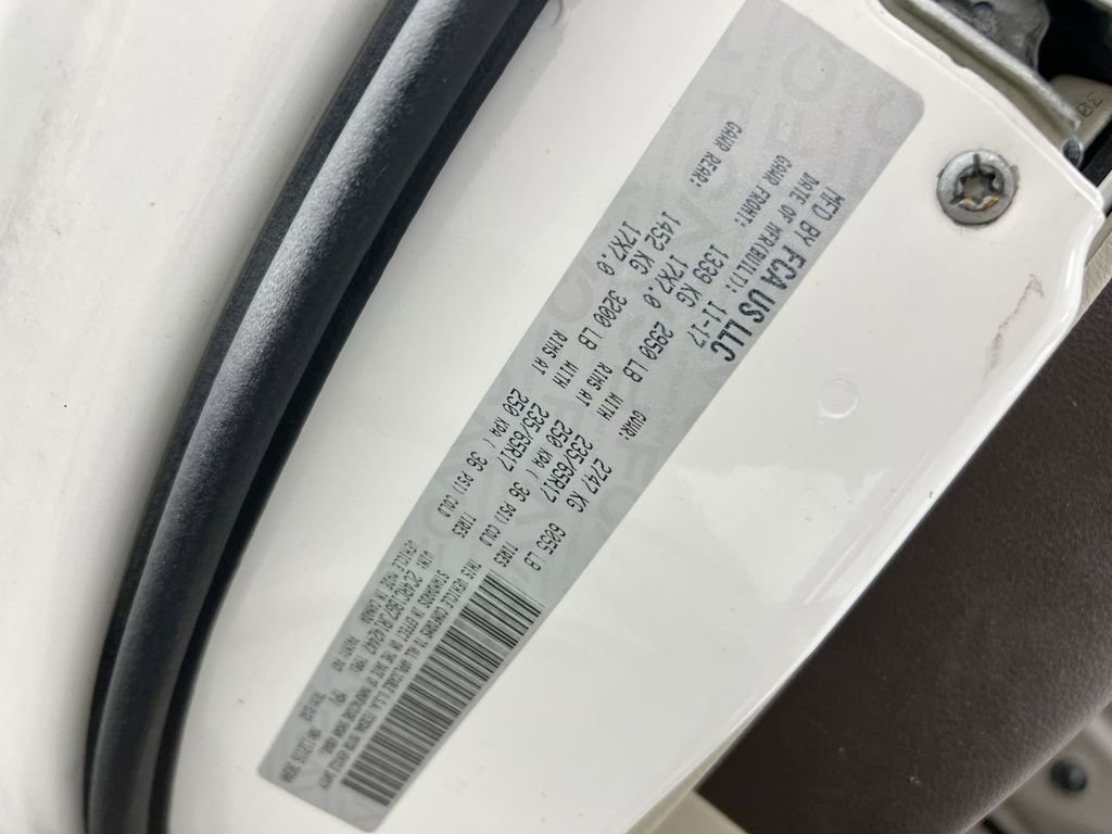 Used 2018 Chrysler Pacifica Touring-L FWD image 27