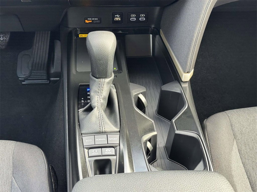Used 2025 Toyota Camry LE image 6