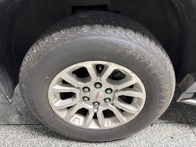 Used 2018 GMC Yukon SLT AWD/4WD image 2