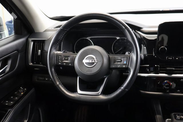 Used 2025 Nissan Pathfinder SL AWD/4WD image 12