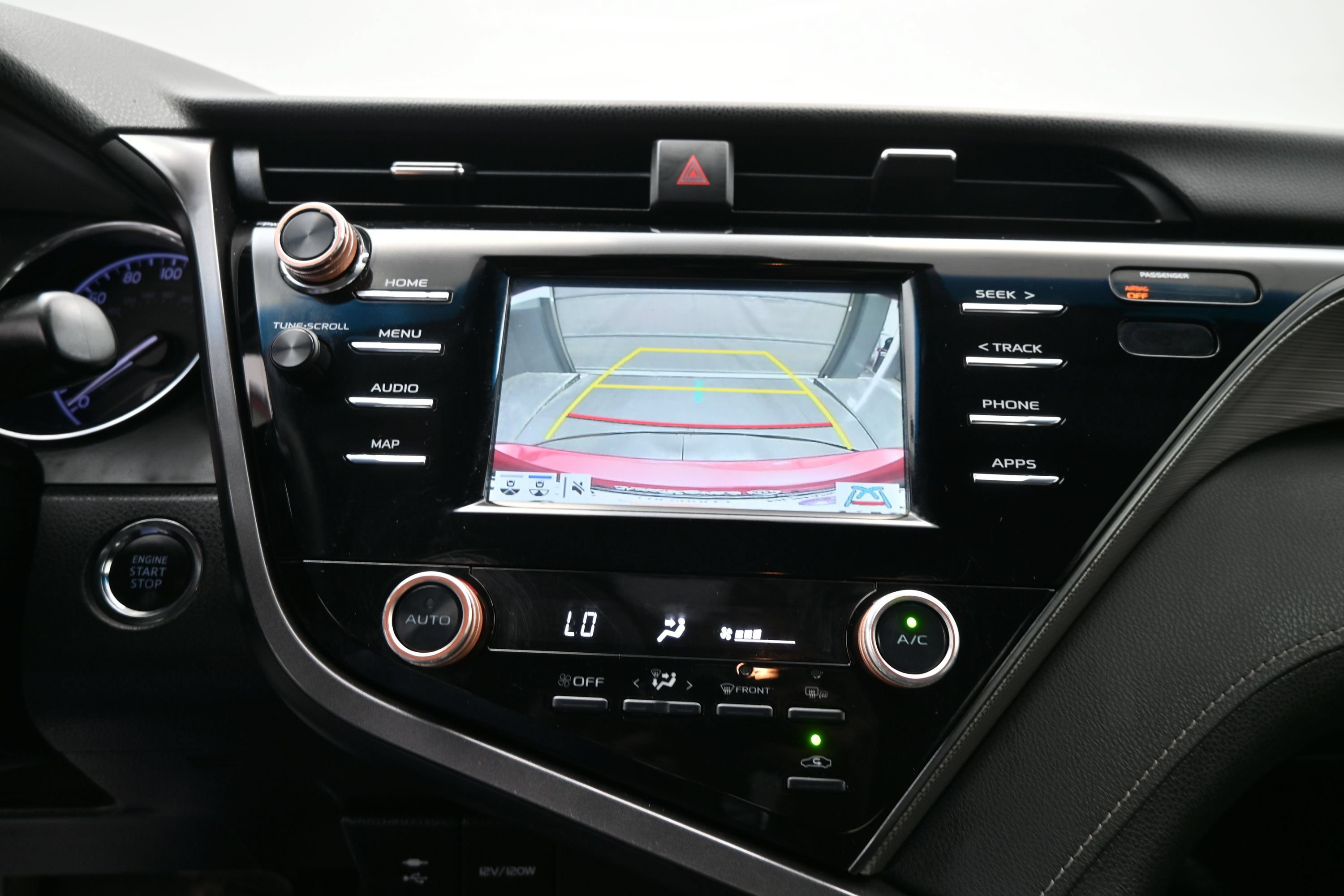 Used 2019 Toyota Camry SE w/ Convenience Package FWD image 15