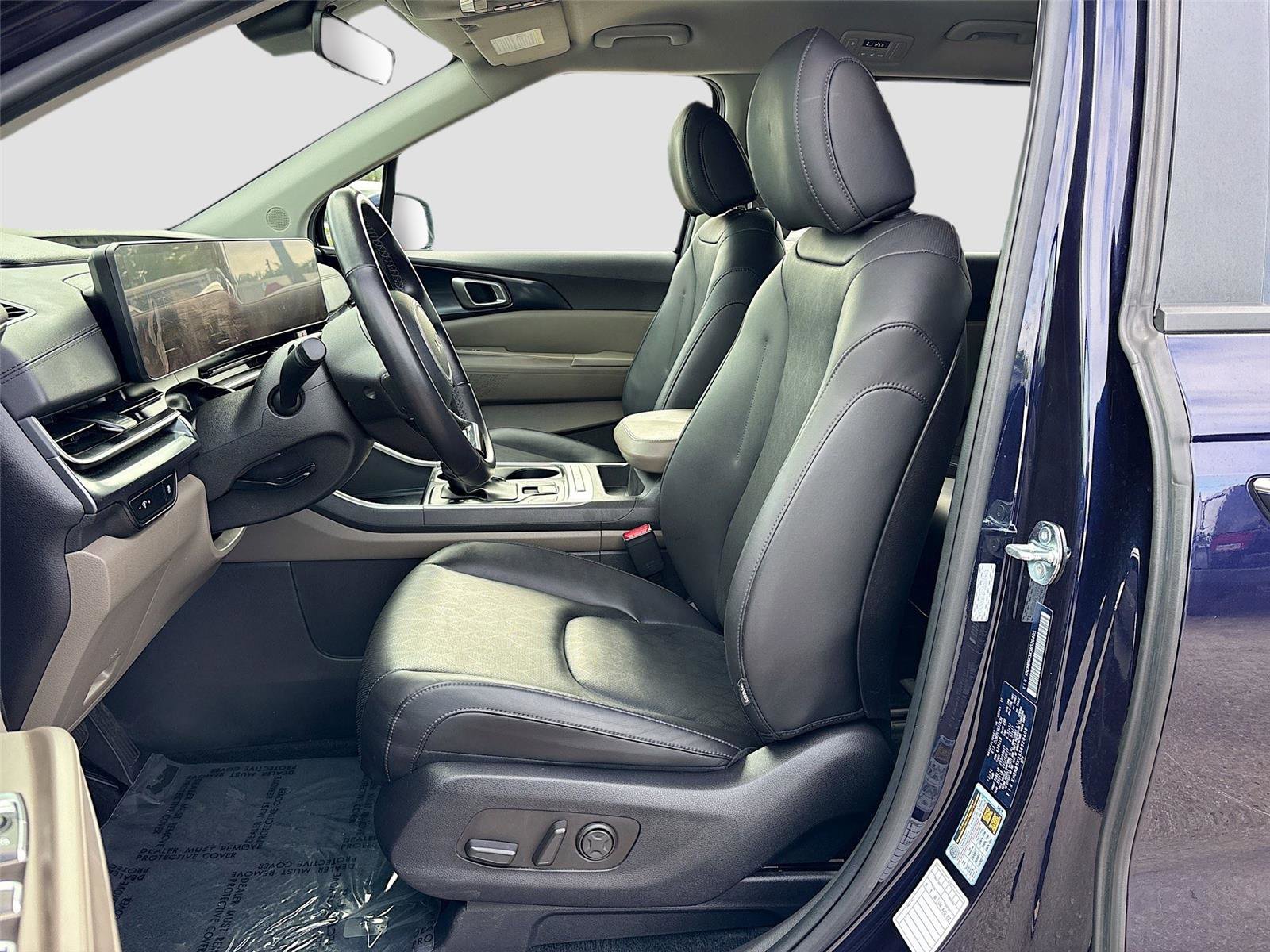 Used 2025 Kia Carnival image 21