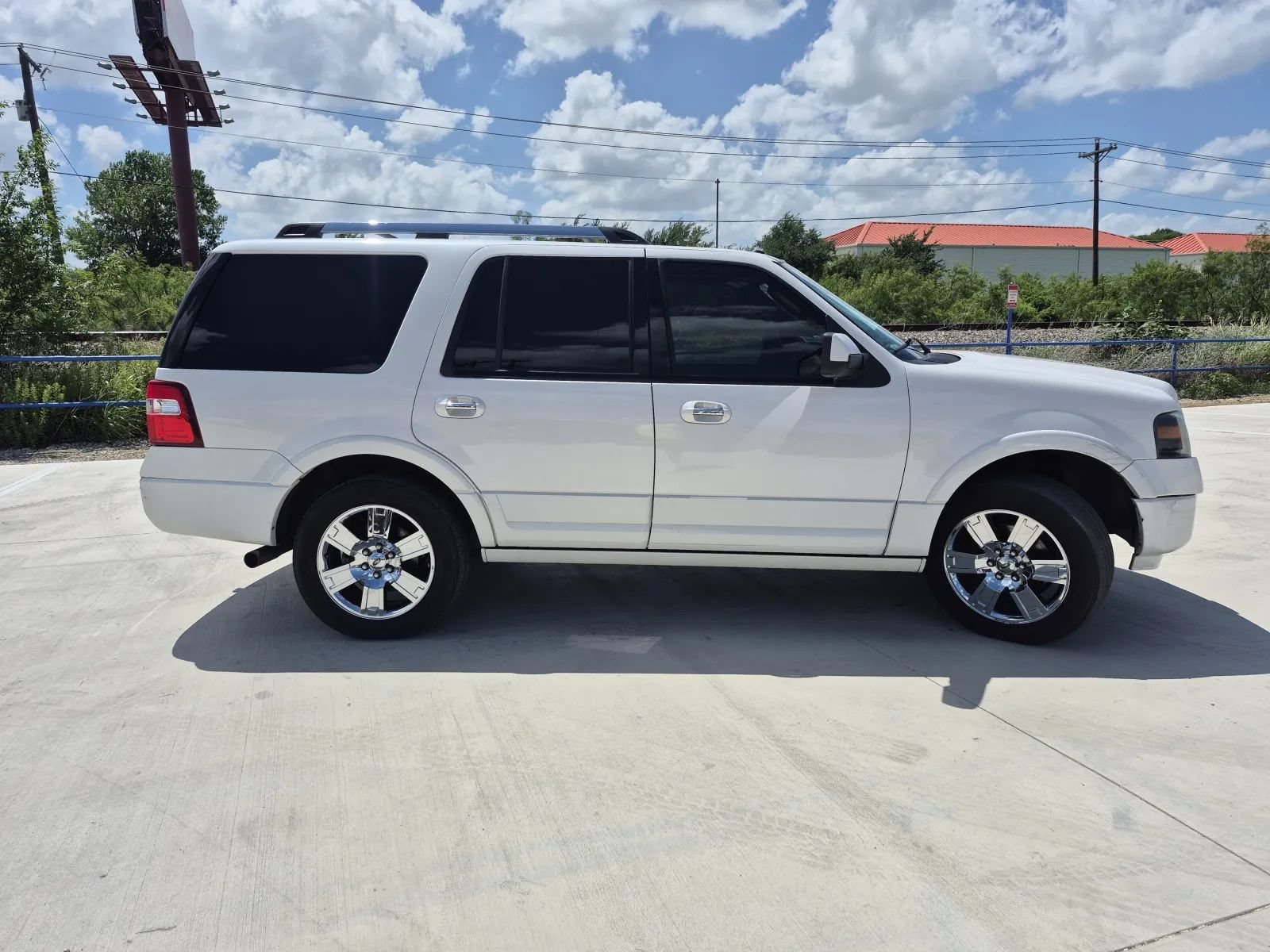 Used 2010 Ford Expedition Limited RWD image 5