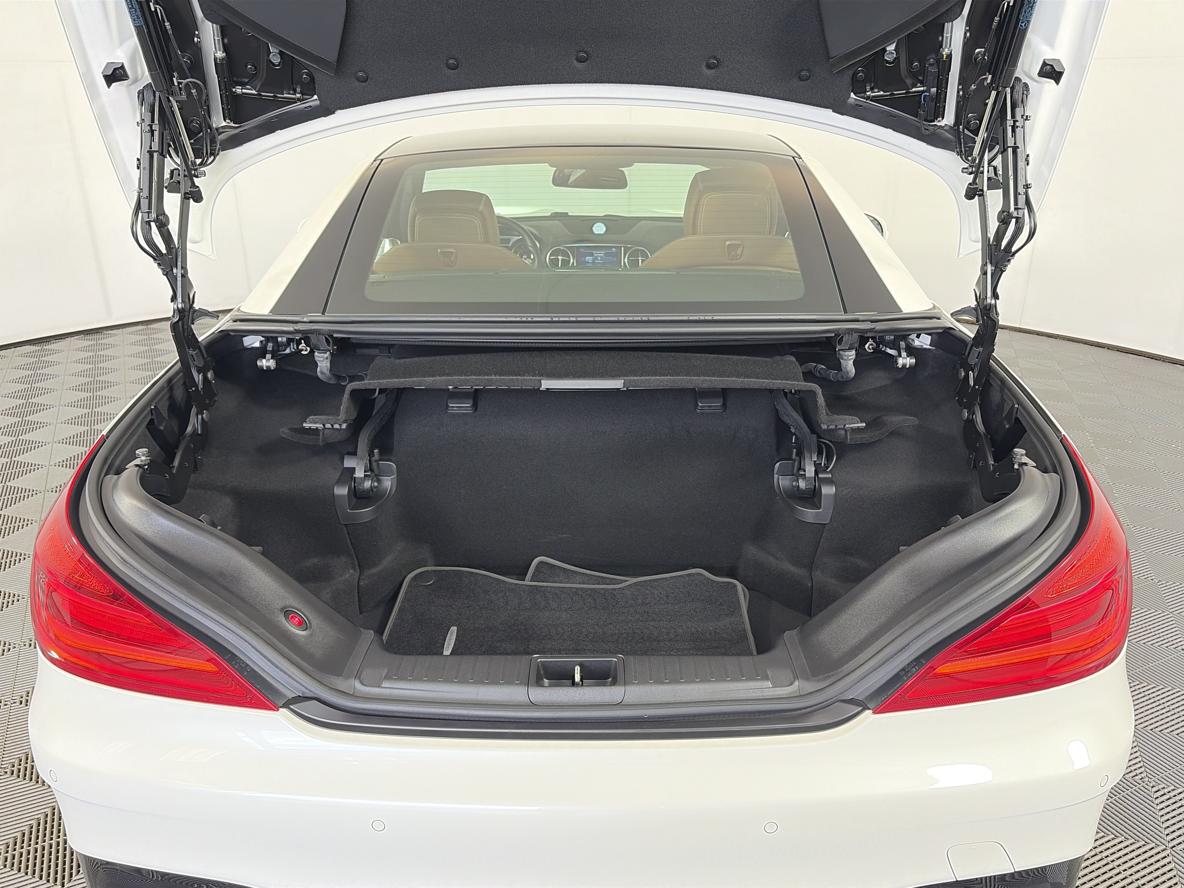 Used 2020 Mercedes-Benz SL 550 image 14