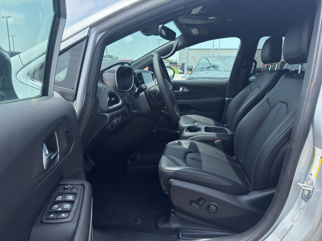 New 2026 Chrysler Pacifica Select FWD image 10