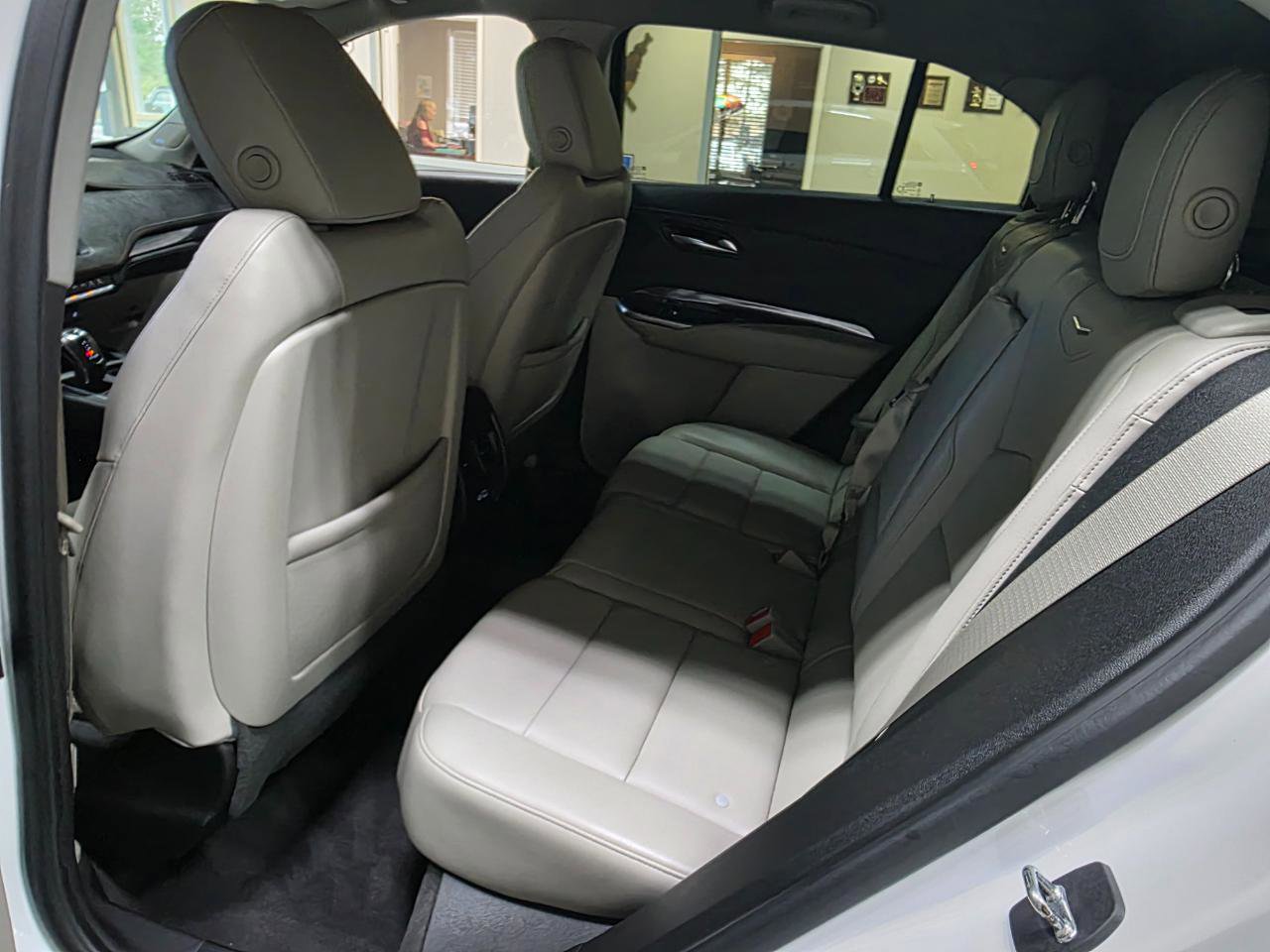 Used 2019 Cadillac XT4 Luxury w/ Cold Weather Package AWD/4WD image 19