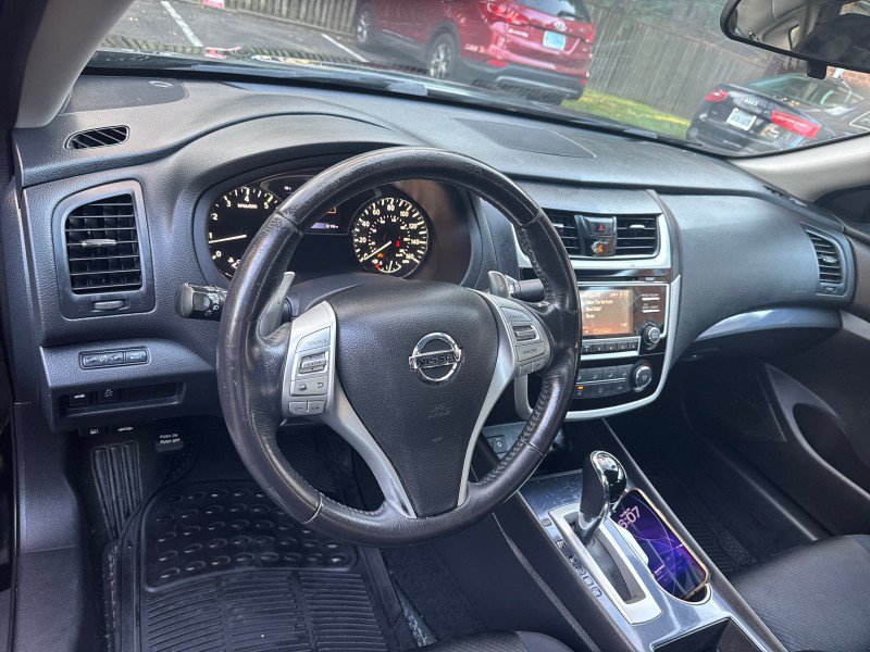 Used 2018 Nissan Altima FWD image 12