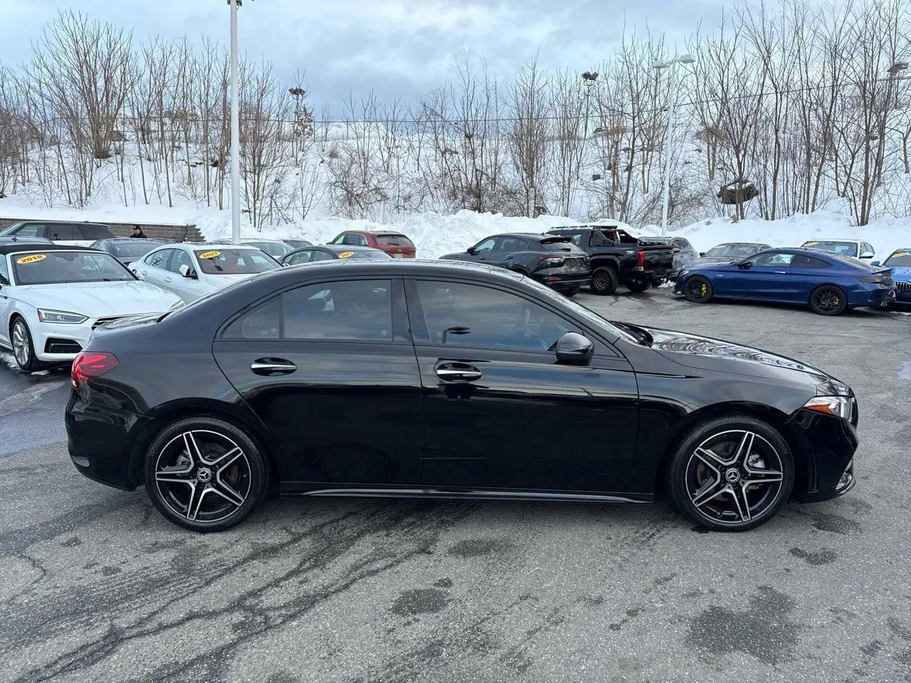 Used 2022 Mercedes-Benz A 220 4MATIC w/ AMG Line image 11