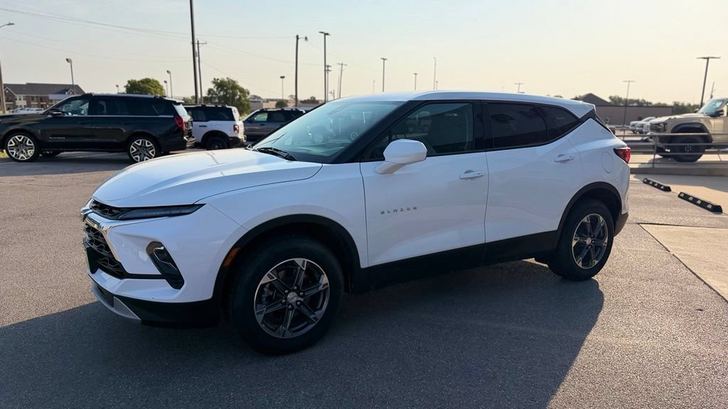Used 2025 Chevrolet Blazer LT AWD/4WD image 10