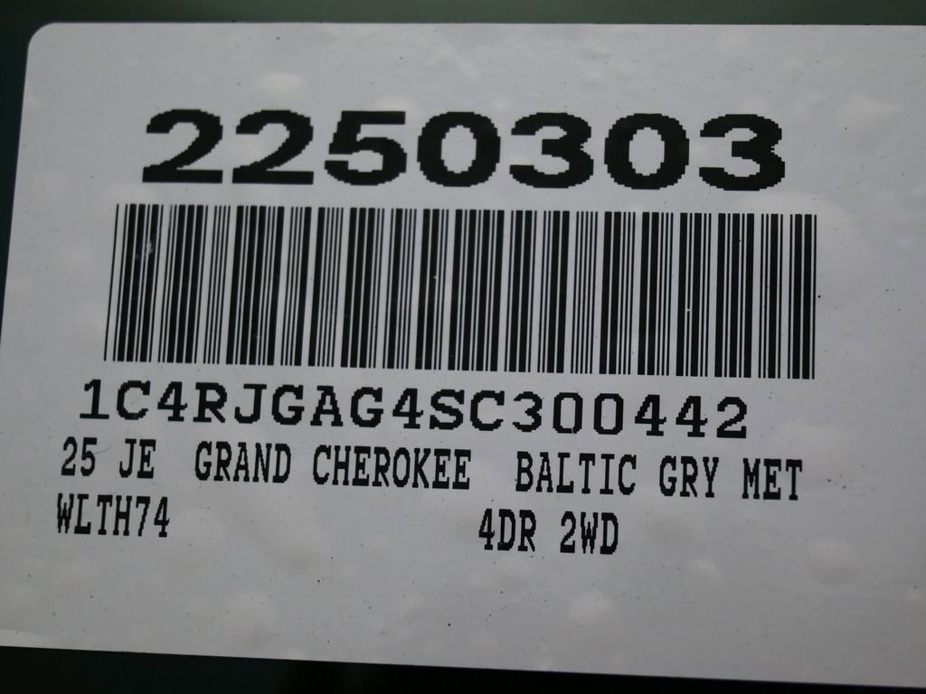 New 2025 Jeep Grand Cherokee Laredo X image 11