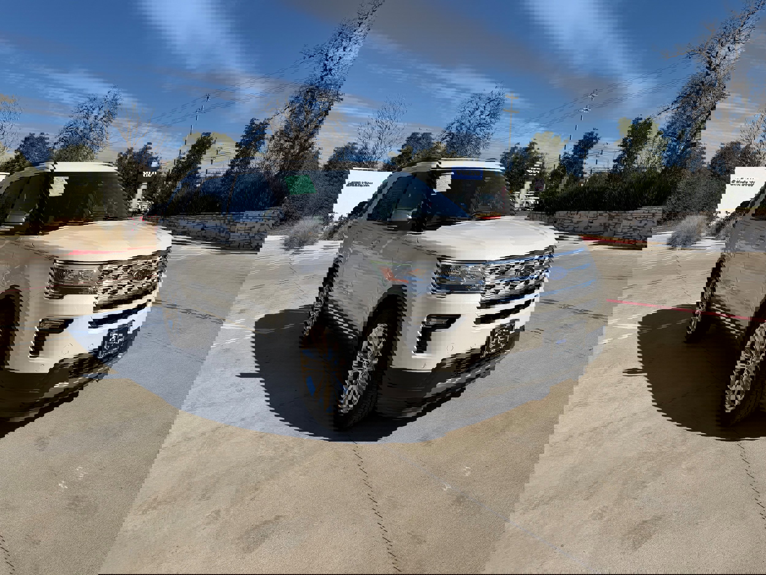 Used 2018 Ford Explorer XLT w/ Equipment Group 202A AWD/4WD image 7