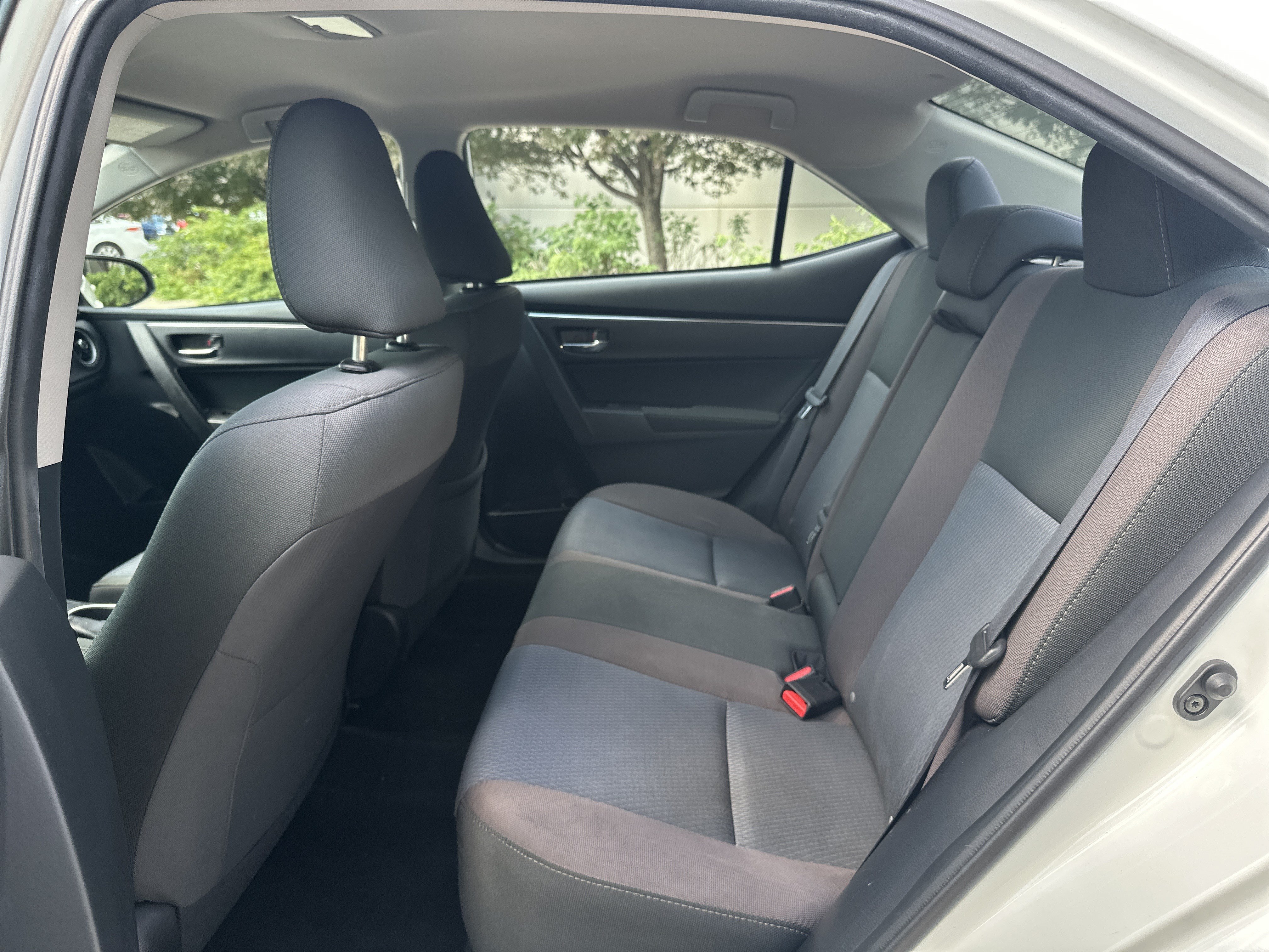 Used 2017 Toyota Corolla LE FWD image 29