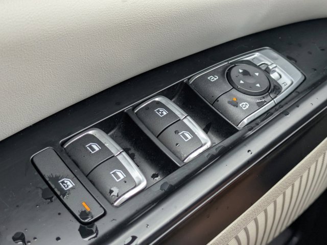 Used 2022 Kia Carnival LX image 21