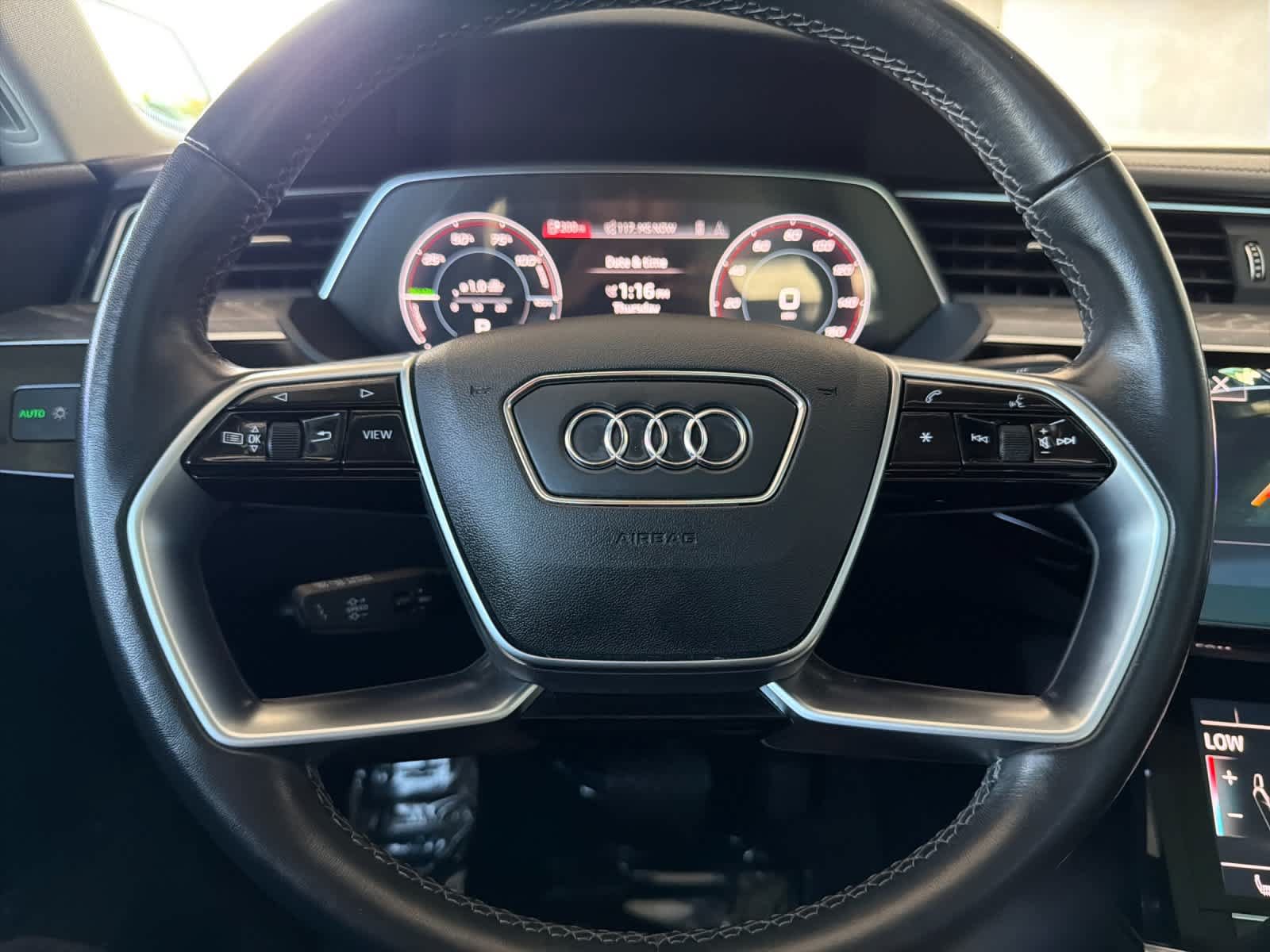 Used 2024 Audi Q8 e-tron Premium AWD/4WD image 23