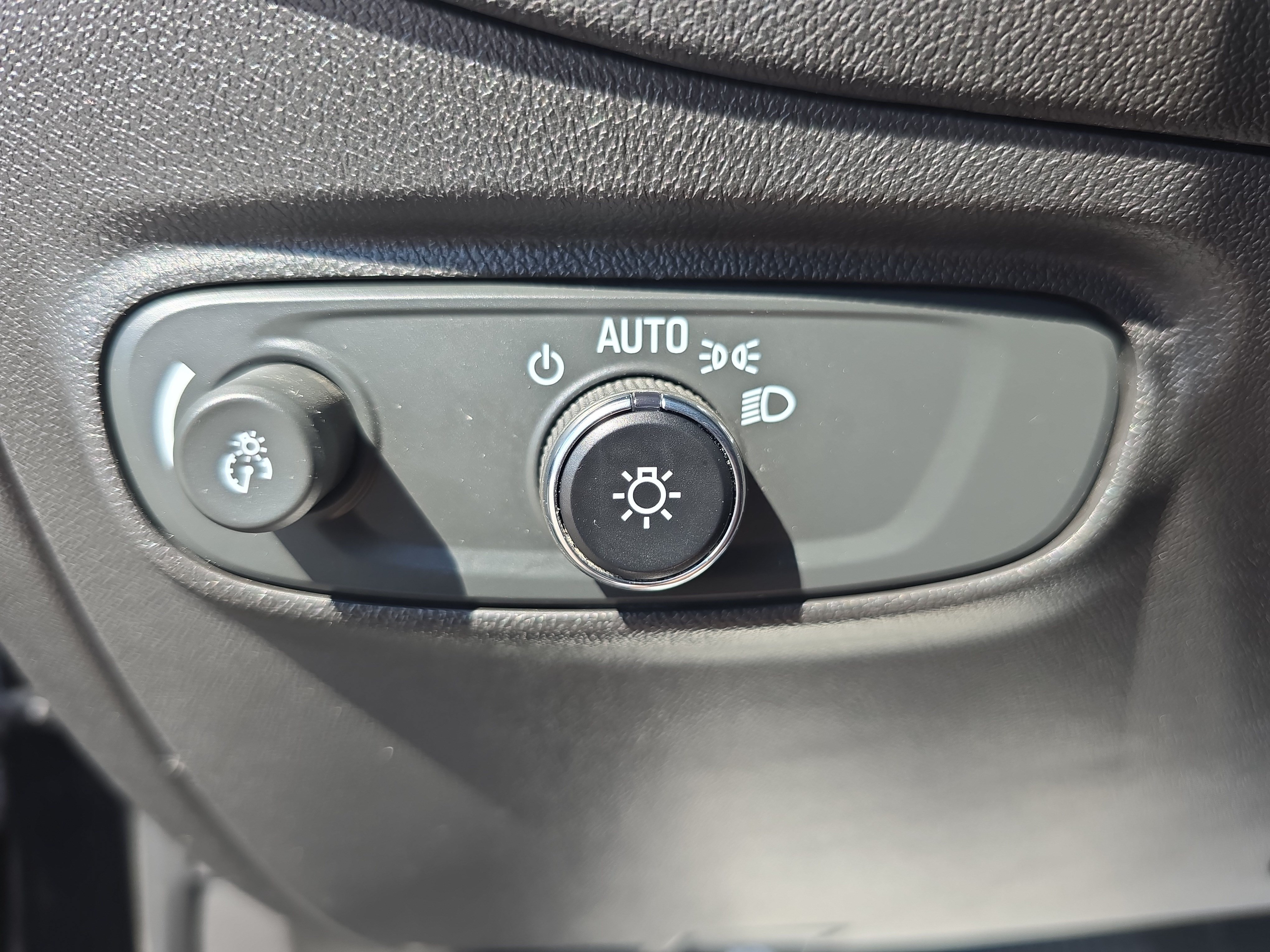 Used 2023 Chevrolet Equinox LT FWD image 27
