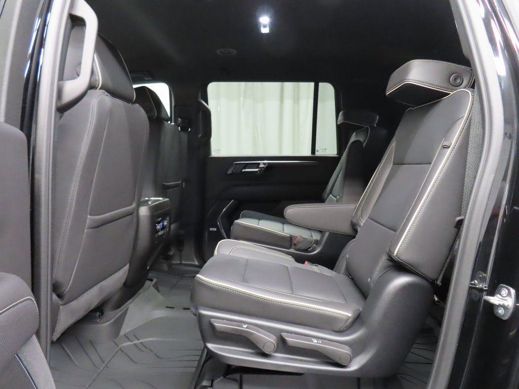 Used 2025 Chevrolet Suburban Premier AWD/4WD image 10