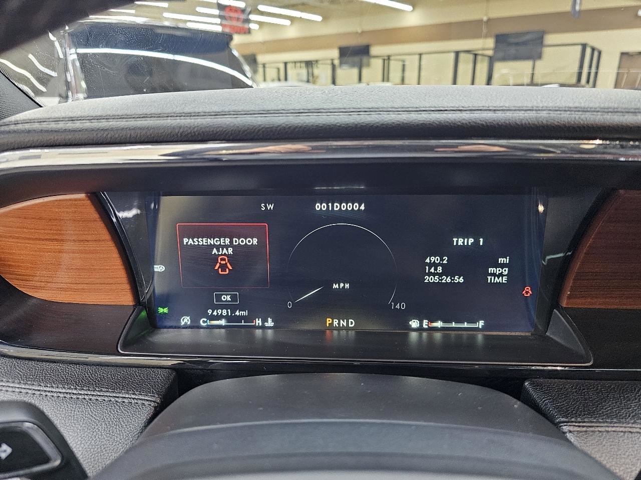 Used 2018 Lincoln Navigator Select w/ Technology Package image 32