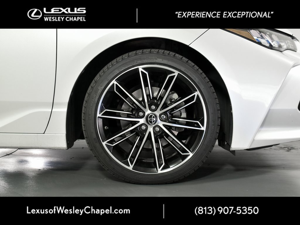 Used 2019 Toyota Avalon XSE image 5