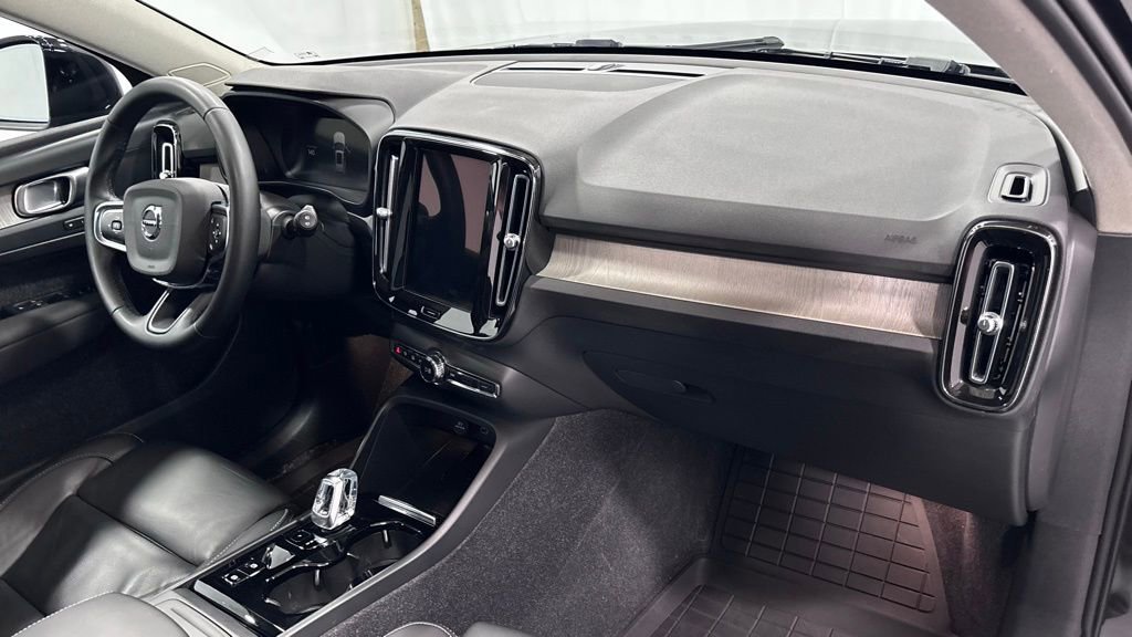 Certified 2023 Volvo XC40 B5 Plus w/ Protection Package Premier image 16