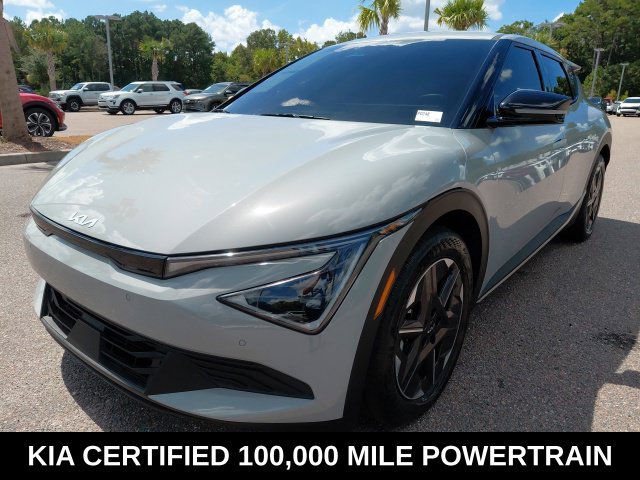 Certified 2025 Kia EV6 Light RWD image 1