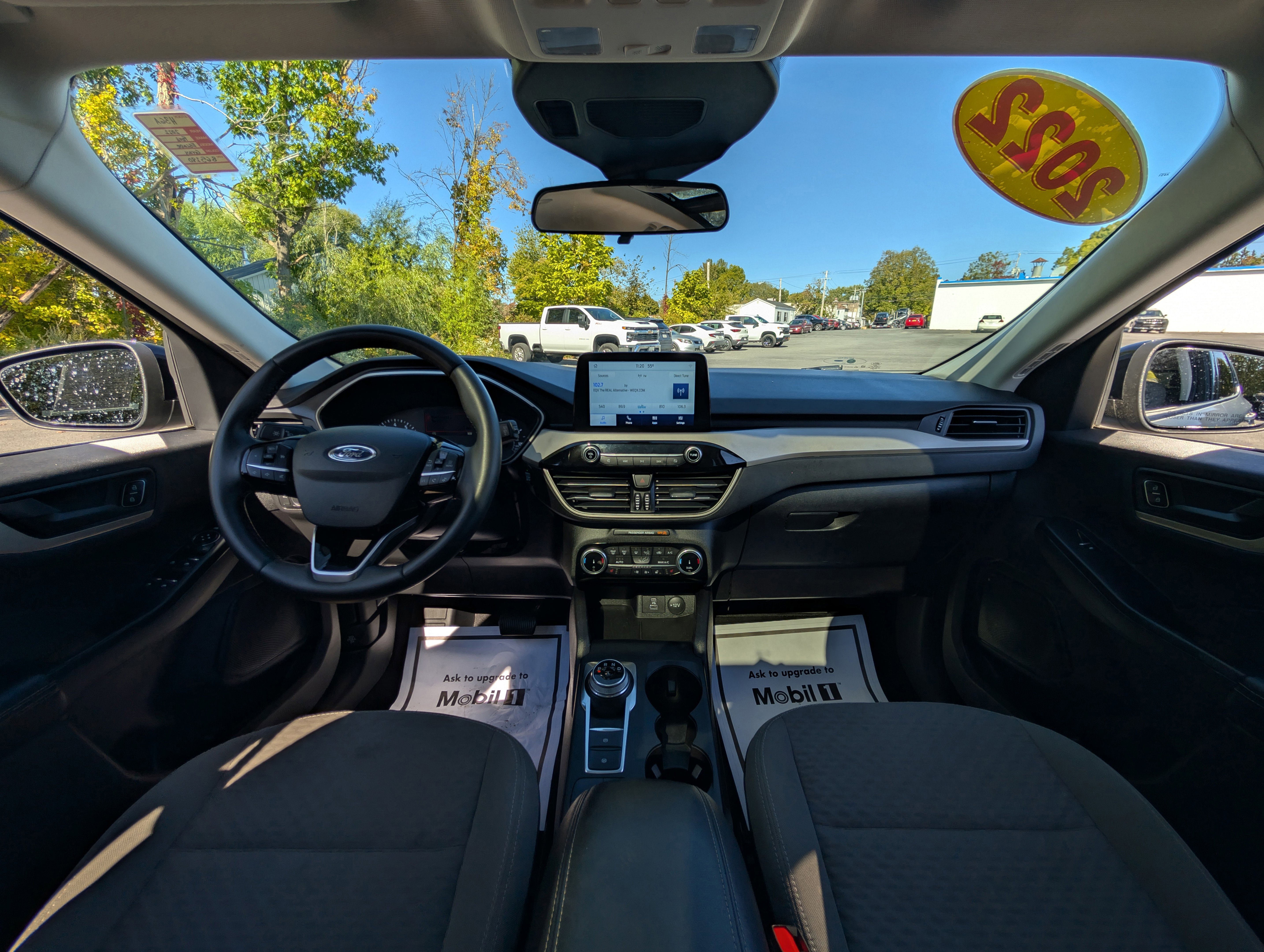 Used 2022 Ford Escape SE w/ SE Sport Appearance Package image 2