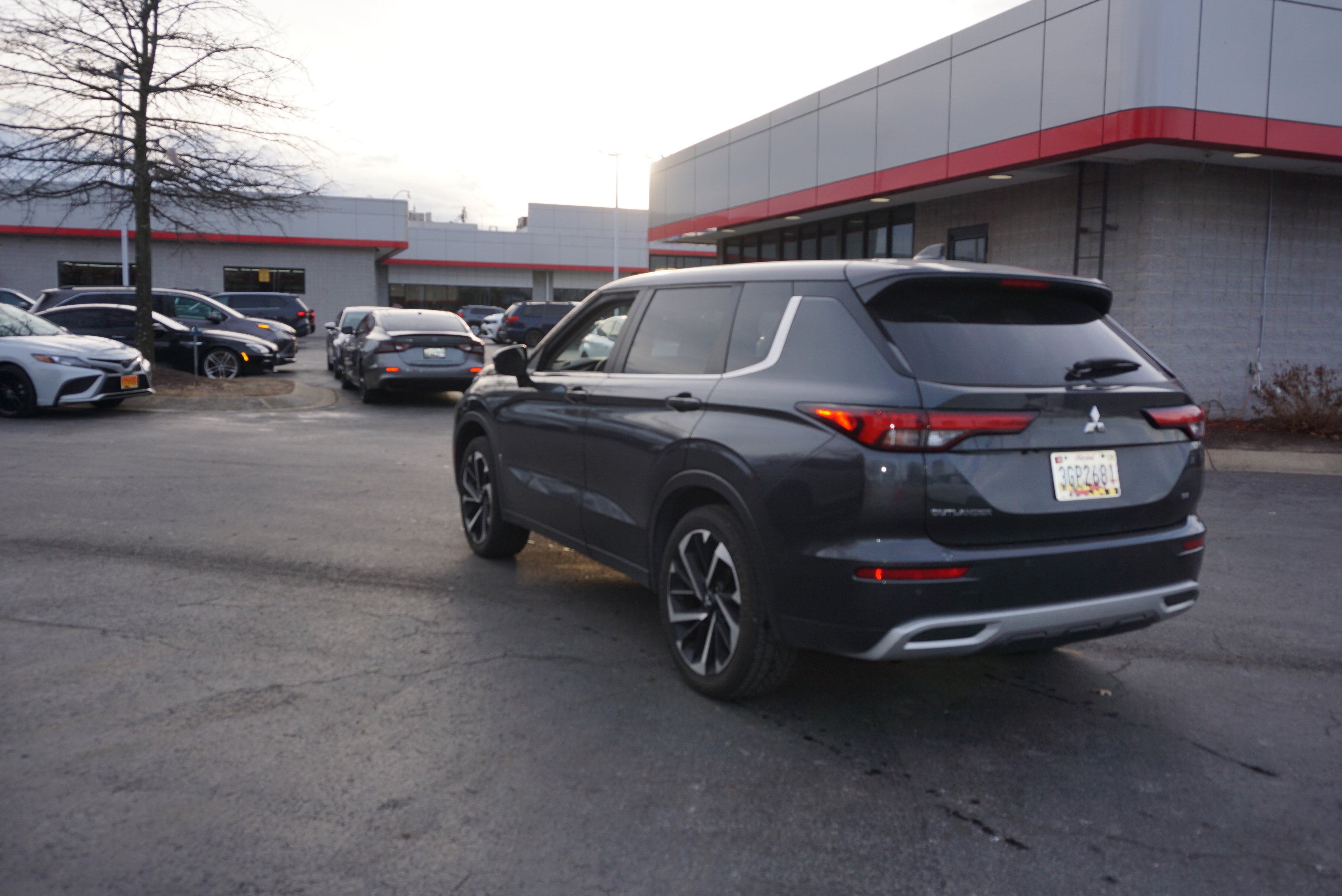 Used 2024 Mitsubishi Outlander SE image 5