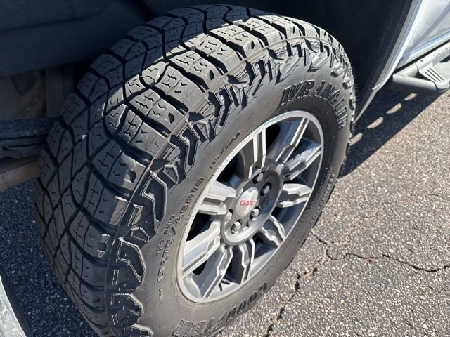 Used 2024 GMC Sierra 1500 AT4 w/ Technology Package image 11