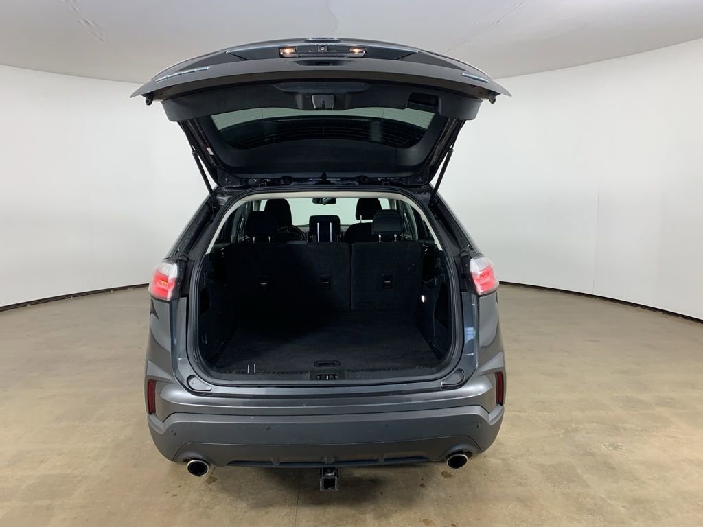 Used 2020 Ford Edge SE image 12