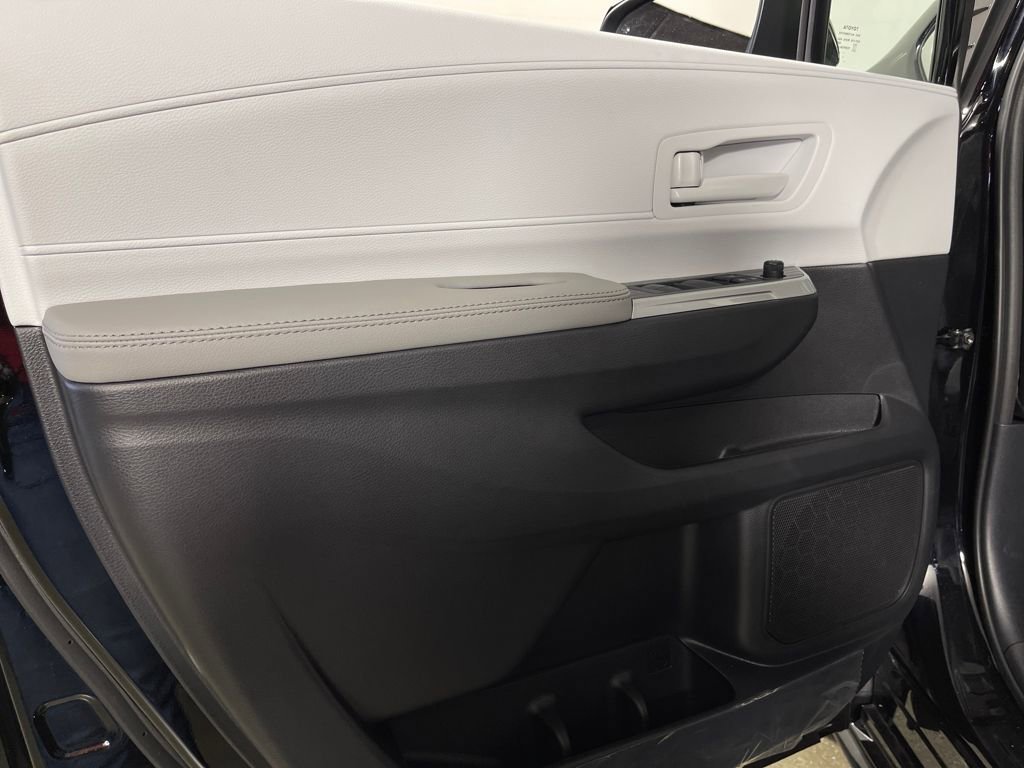 New 2026 Toyota Sienna LE image 17
