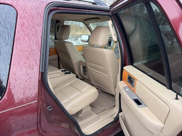Used 2010 Lincoln Navigator 4WD image 23