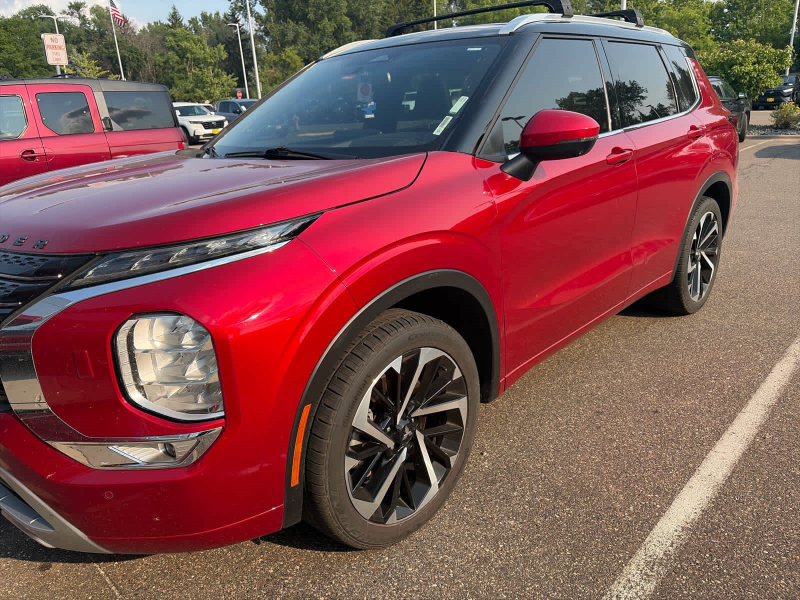 Used 2023 Mitsubishi Outlander SEL AWD/4WD image 3