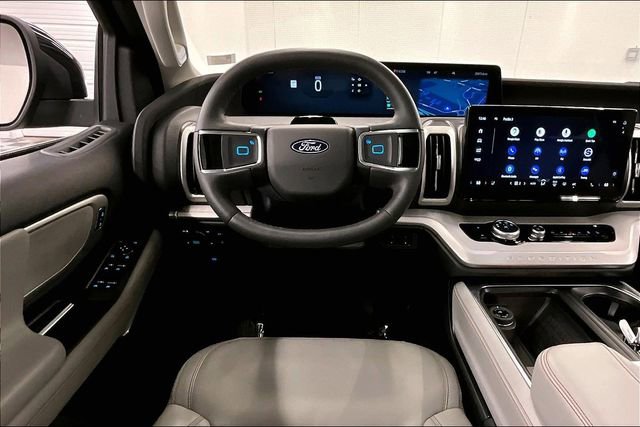 Used 2025 Ford Expedition Active image 6