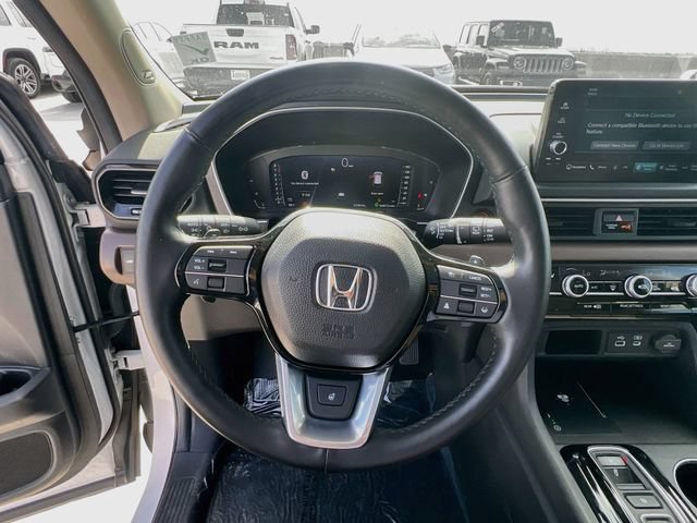 Used 2025 Honda Pilot Elite image 16