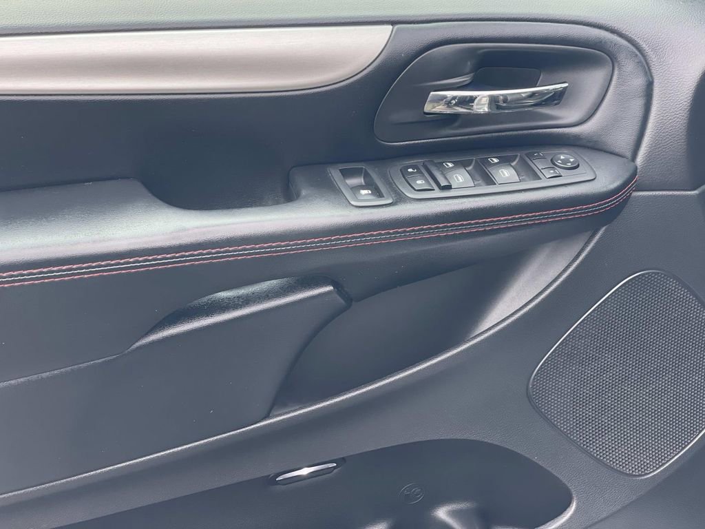 Used 2019 Dodge Grand Caravan GT image 17