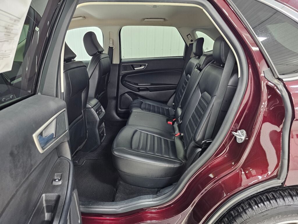 Used 2024 Ford Edge SEL AWD/4WD image 12