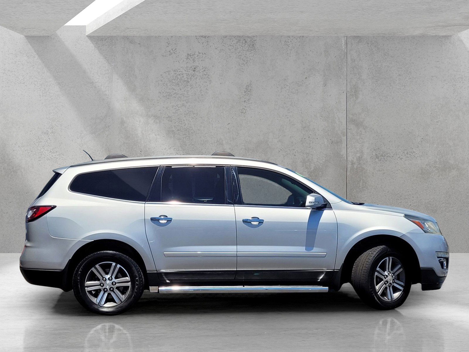 Used 2017 Chevrolet Traverse LT w/ LPO, 'HIT The Road' Package FWD image 3