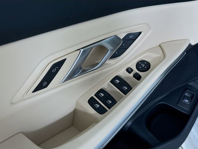Used 2025 BMW 330i xDrive Sedan w/ Premium Package image 18
