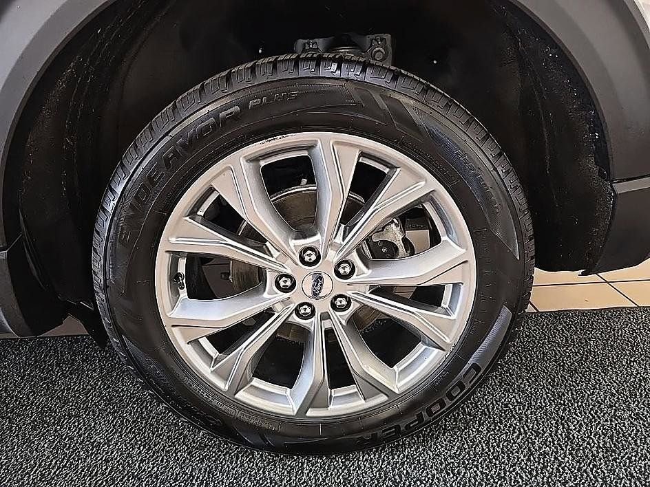 Used 2023 Ford Explorer XLT w/ Equipment Group 202A AWD/4WD image 42